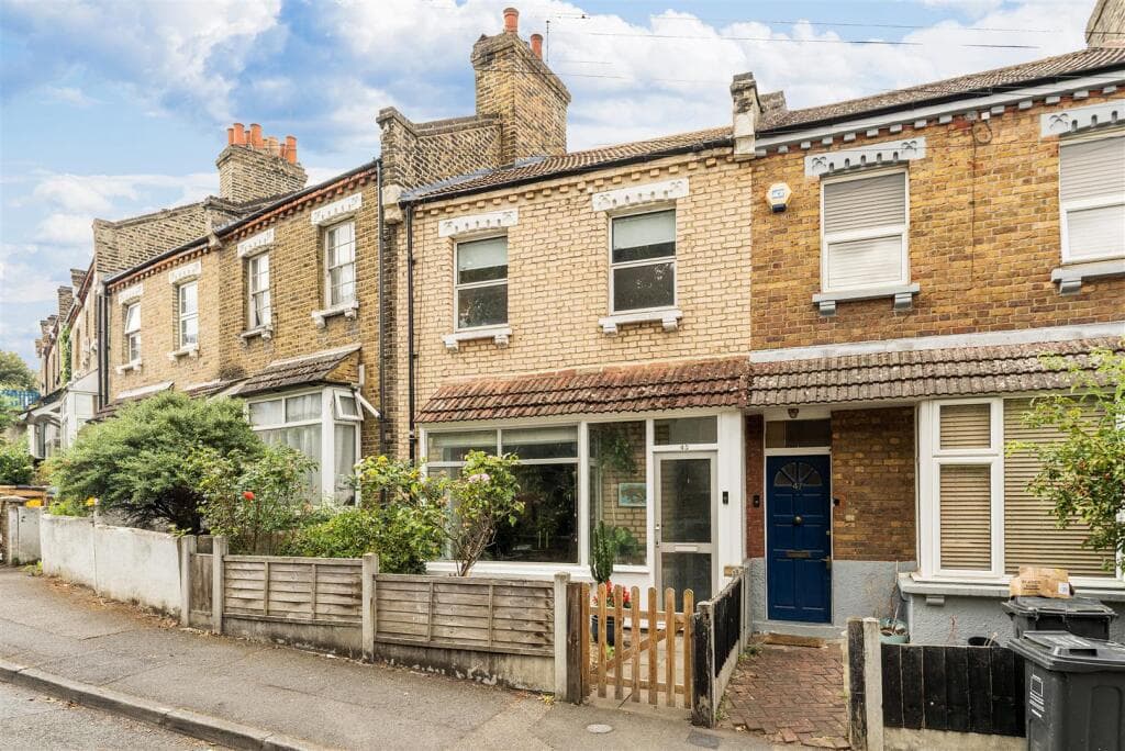 3 bedroom house for sale in Bakers Hill, Clapton, E5