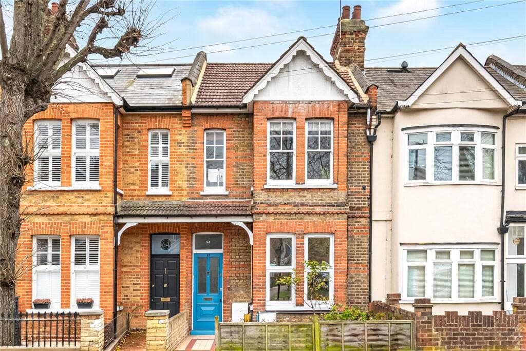 2 bedroom flat for sale in Browning Road, Leytonstone, London, E11