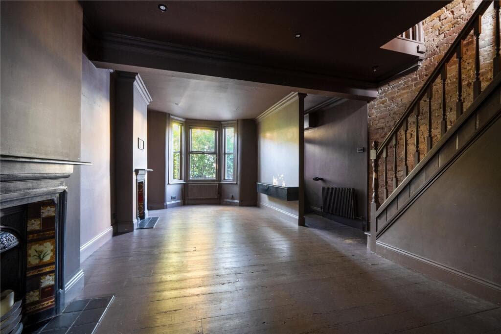 2 bedroom end of terrace house for sale in Cheddington Road, Edmonton, London, N18