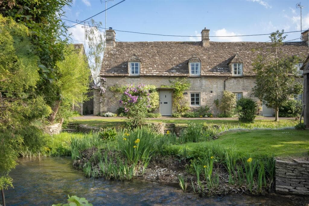 3 bedroom semi-detached house for sale in South Cerney, Gloucestershire, GL7