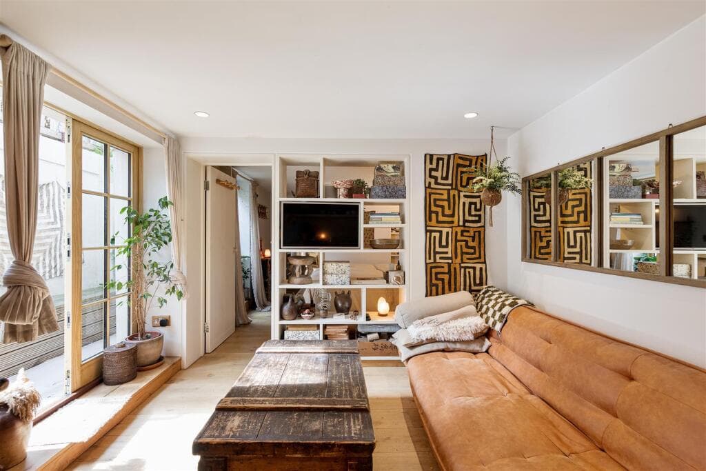 1 bedroom flat for sale in Langthorne Road, Leytonstone, E11