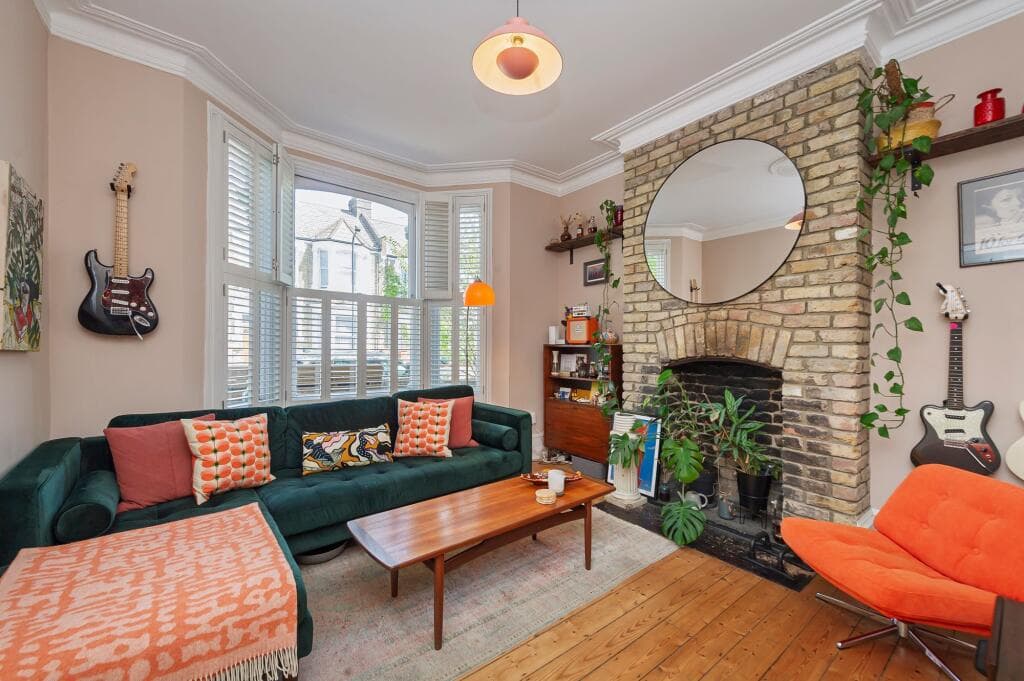2 bedroom flat for sale in Rainham Road, London, NW10