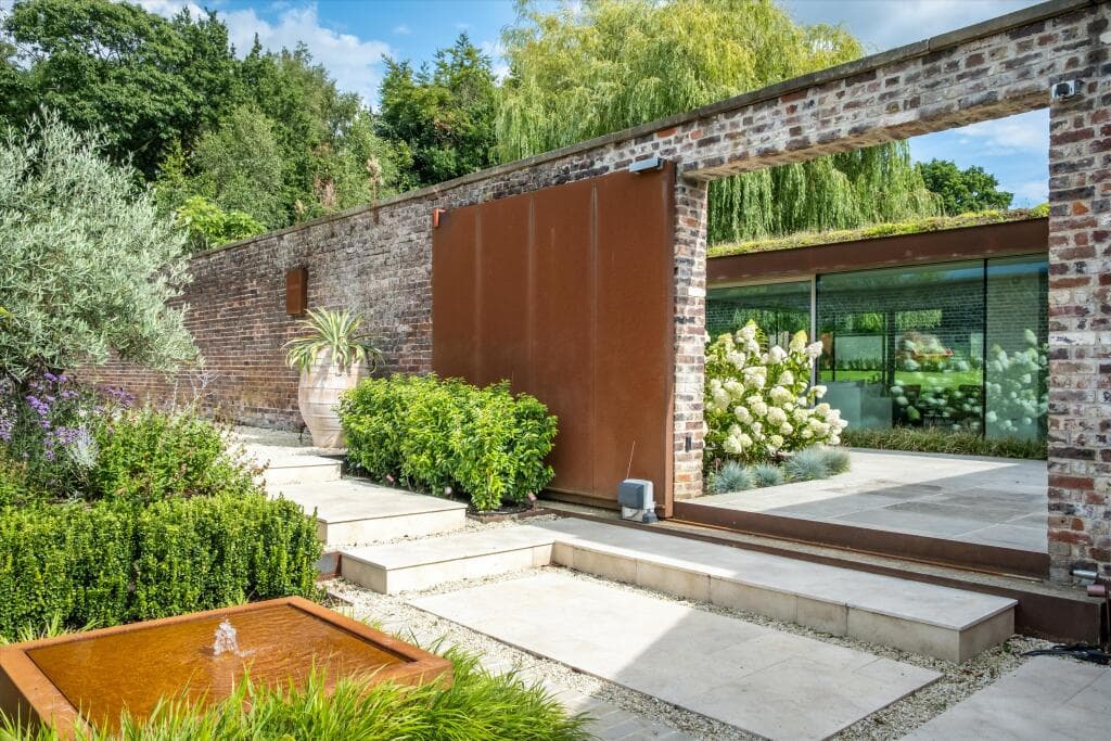 5 bedroom detached house for sale in Stockland Green Road, Tunbridge Wells, Kent, TN3