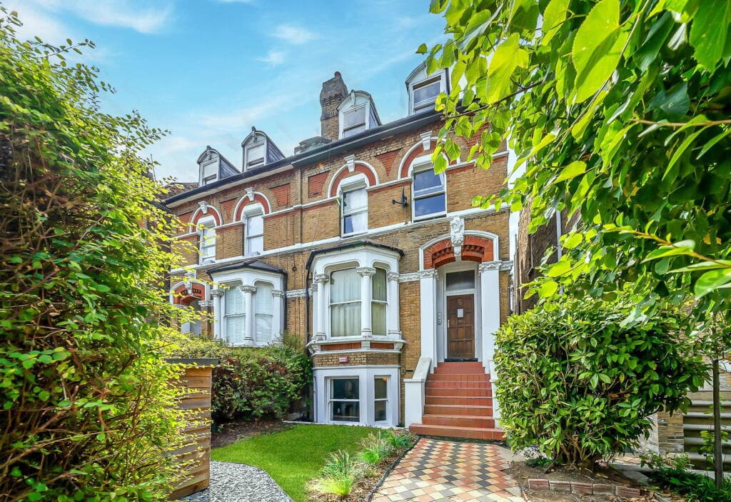 2 bedroom flat for sale in Pepys Road, London SE14