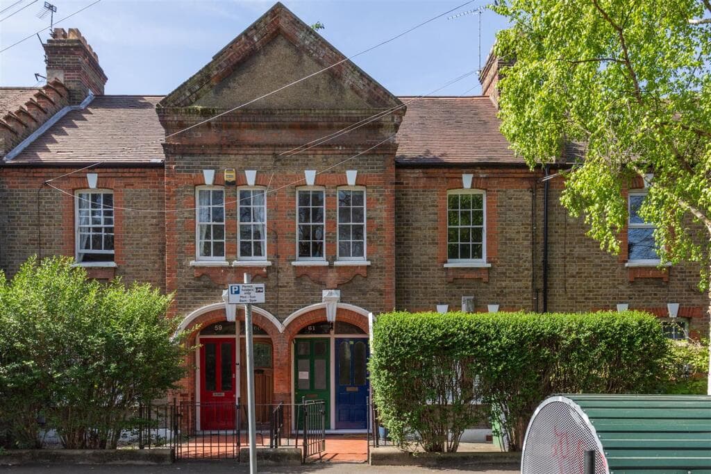 2 bedroom apartment for sale in Winns Terrace, Walthamstow, E17