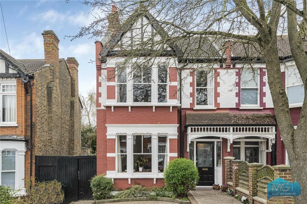 3 bedroom semi-detached house for sale in Radcliffe Road, London, N21
