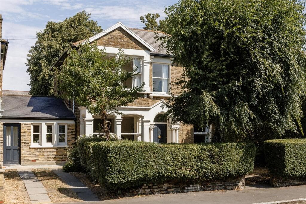 4 bedroom villa for sale in Claremont Road, Forest Gate, E7