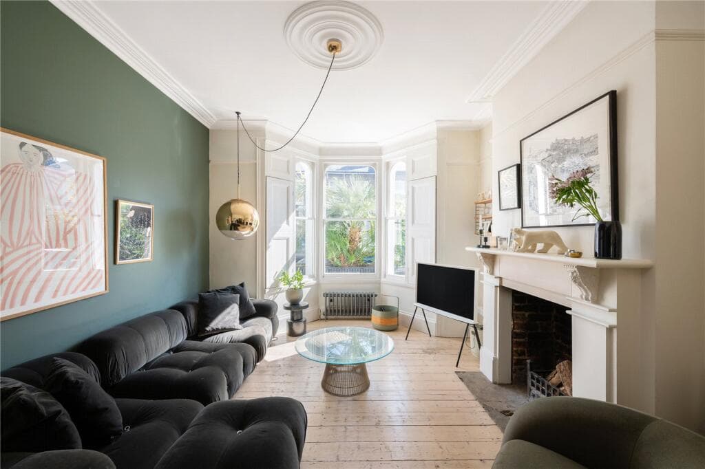 4 bedroom terraced house for sale in Queen Anne Road, London, E9