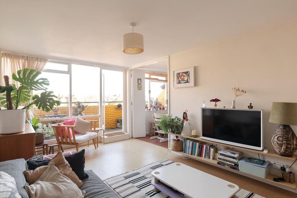 2 bedroom maisonette for sale in Clarewood Walk, Brixton, SW9