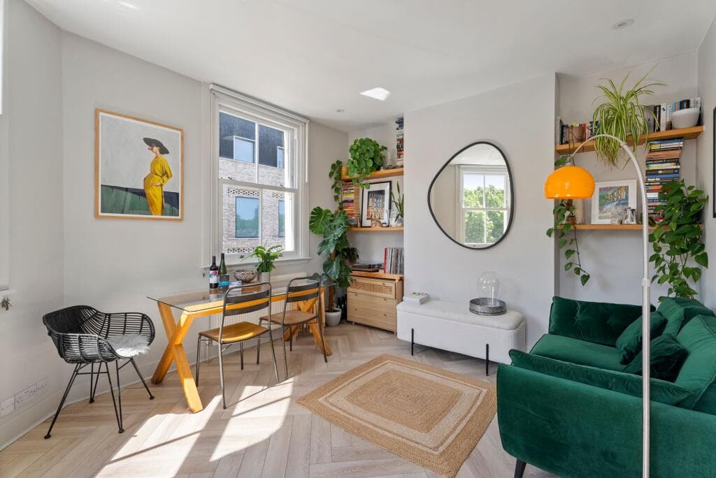 2 bedroom flat for sale in Fulham Road, London, SW6