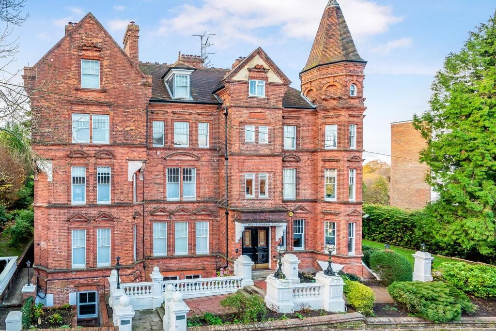 2 bedroom flat for sale in Molyneux Park Road, Tunbridge Wells, TN4
