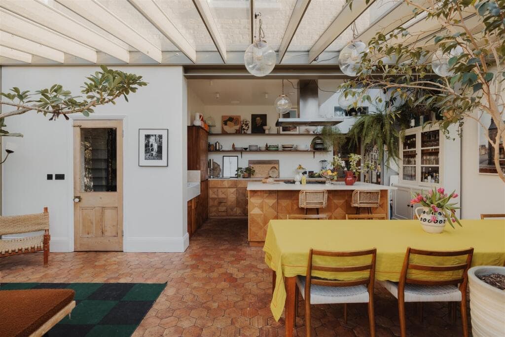 4 bedroom link detached house for sale in Osborne Road, Forest Gate, E7