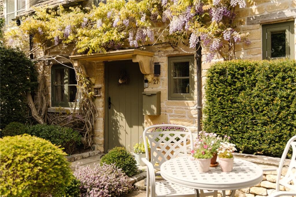 3 bedroom semi-detached house for sale in Taynton, Burford, Oxfordshire, OX18