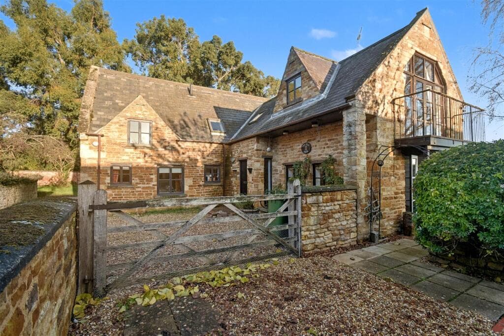 4 bedroom barn conversion for sale in High Street, Great Easton, Market Harborough, LE16
