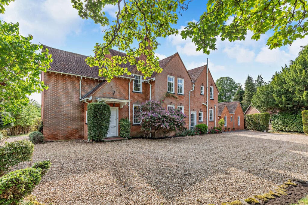 6 bedroom detached house for sale in Wanborough Hill, Guildford, GU3