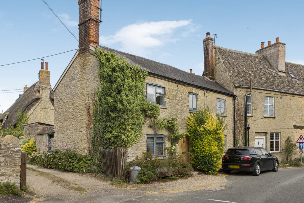2 bedroom cottage for sale in Kings Head Lane, Islip, OX5