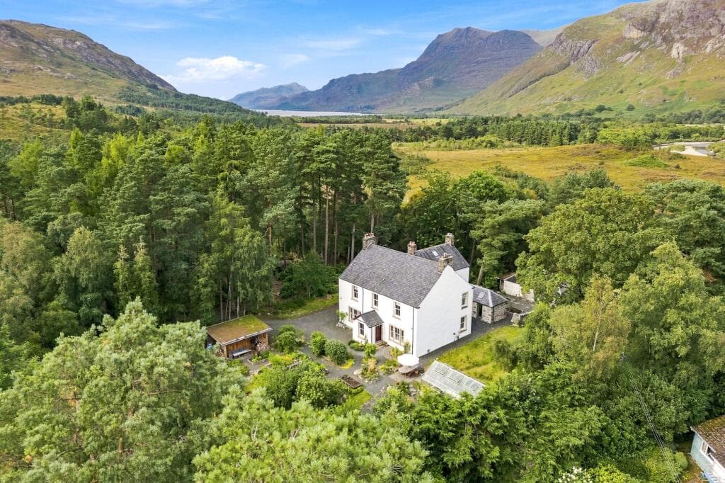 8 bedroom detached house for sale in Kinlochmaree House, Kinlochewe, IV22 2PA, IV22