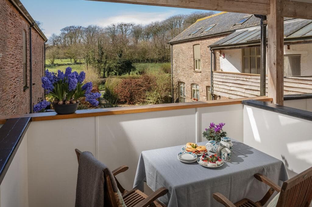 4 bedroom house for sale in Threshers, Coleridge Barns, Chillington, Devon, TQ7