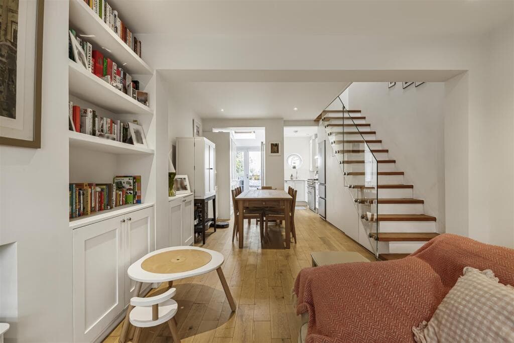 2 bedroom terraced house for sale in Medfield Street, Putney, SW15