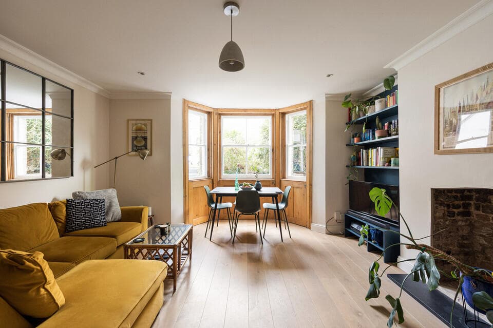 1 bedroom flat for sale in Gautrey Road, Nunhead, London, SE15