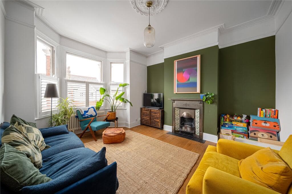 3 bedroom maisonette for sale in Casewick Road, West Norwood, SE27