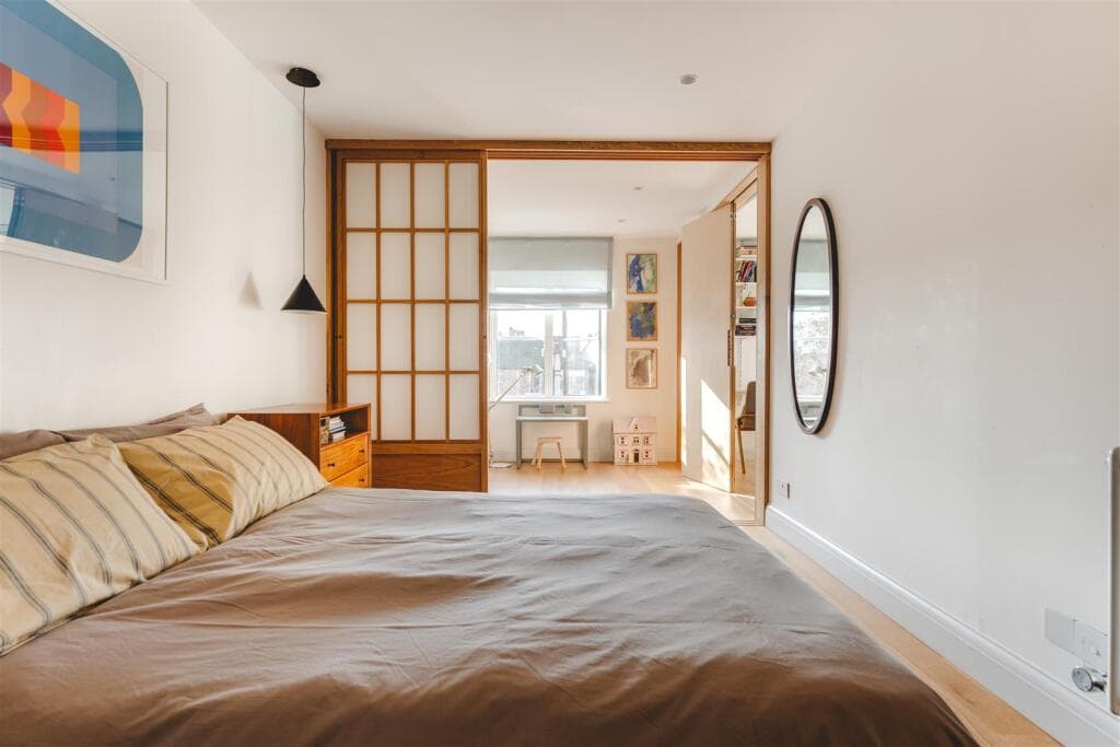 2 bedroom flat for sale in Baltic Place,De Beauvoir, N1