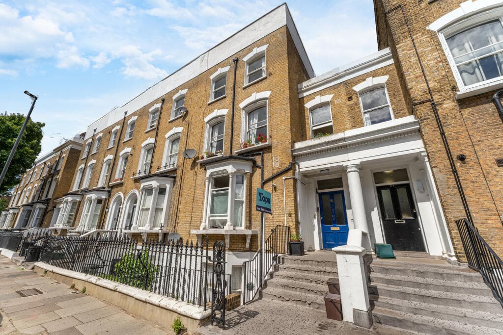 2 bedroom flat for sale in Grosvenor Avenue, London, N5