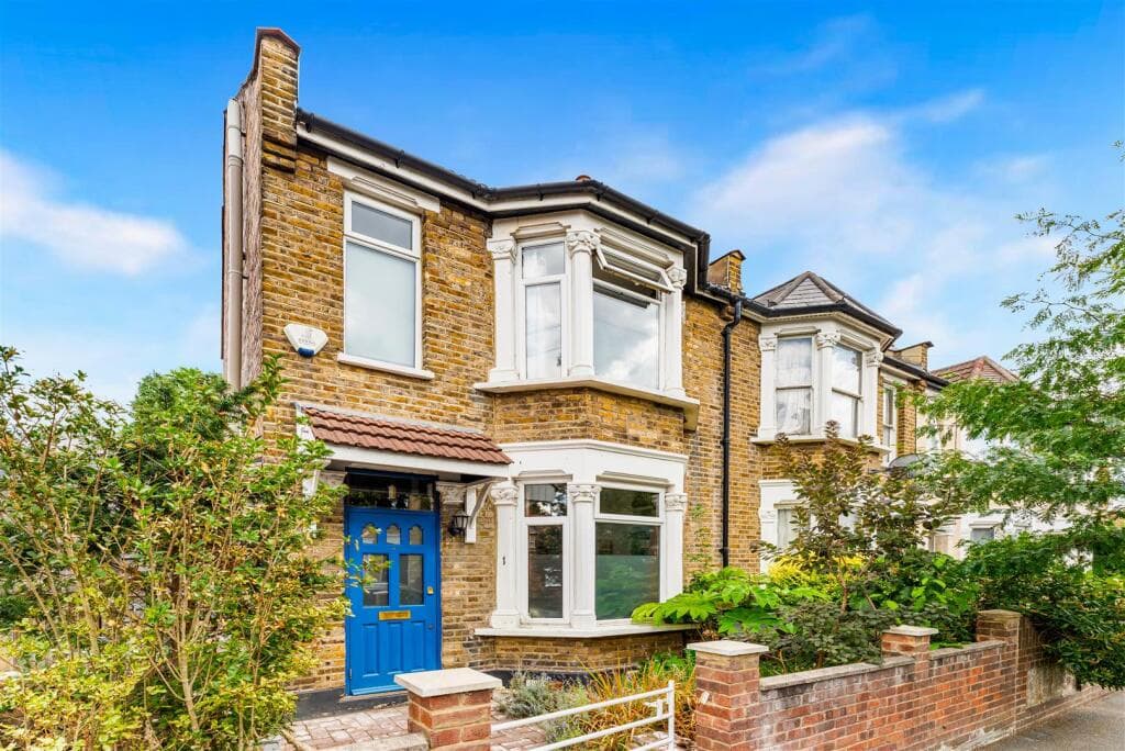 3 bedroom end of terrace house for sale in Dagenham Road, Leyton, London, E10