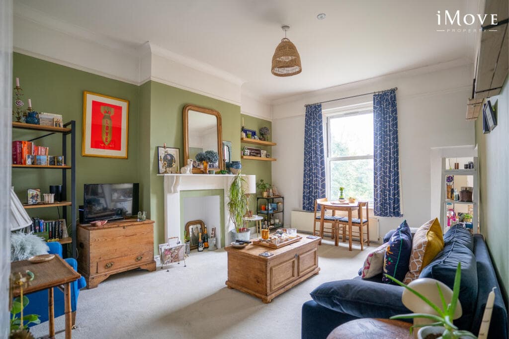 2 bedroom flat for sale in Central Hill, London, SE19