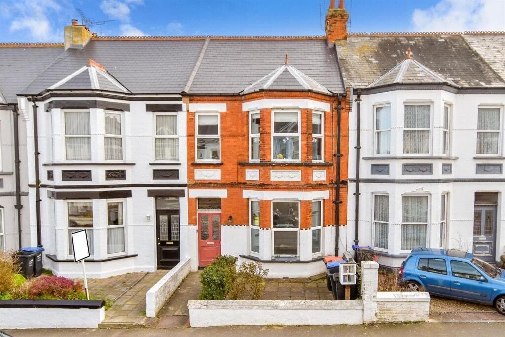 3 bedroom flat for sale in First Floor Flat, 39 Warwick Road, Margate, CT9 2JU, CT9