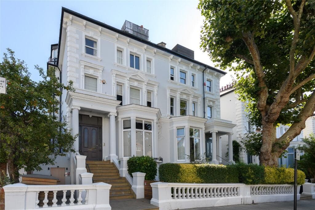 3 bedroom apartment for sale in Belsize Park Gardens, London, NW3
