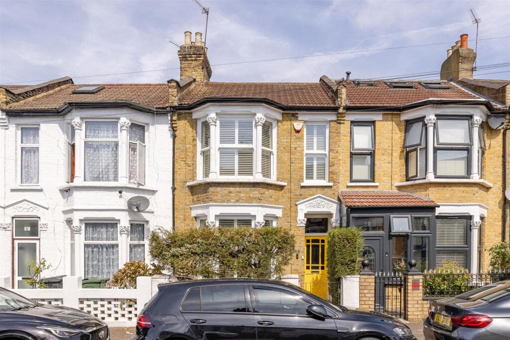 3 bedroom terraced house for sale in Livingstone Road, Walthamstow, E17