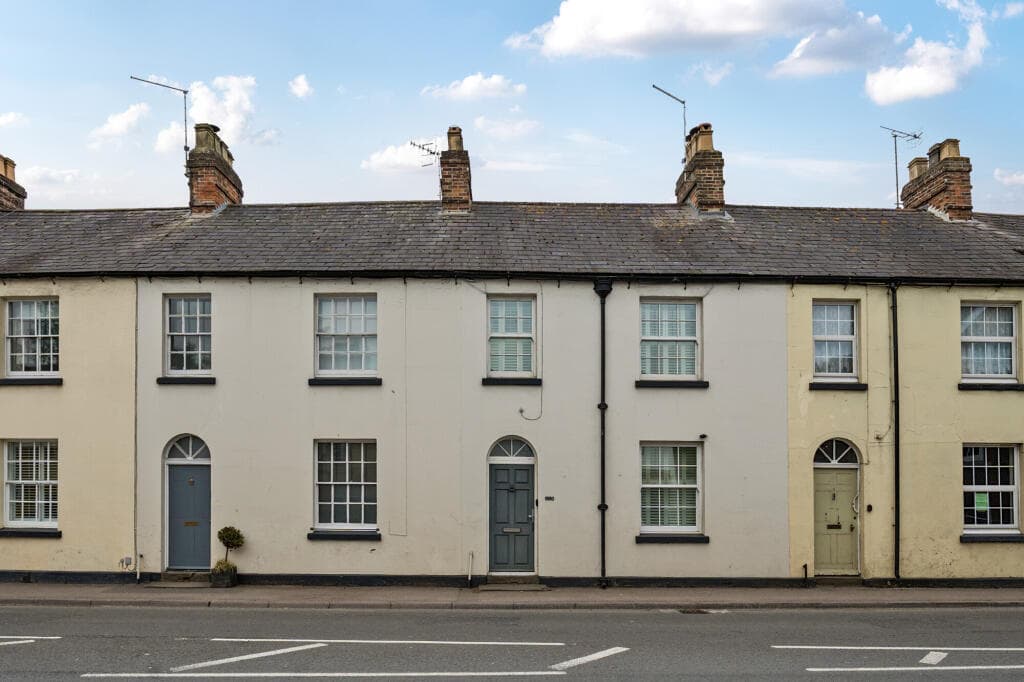 3 bedroom terraced house for sale in London Road, Marlborough, SN8