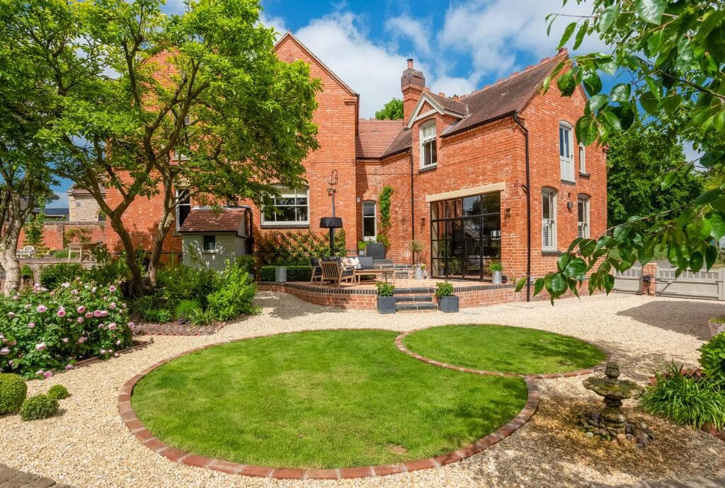 5 bedroom detached house for sale in Brook Lane, Charlton, WR10