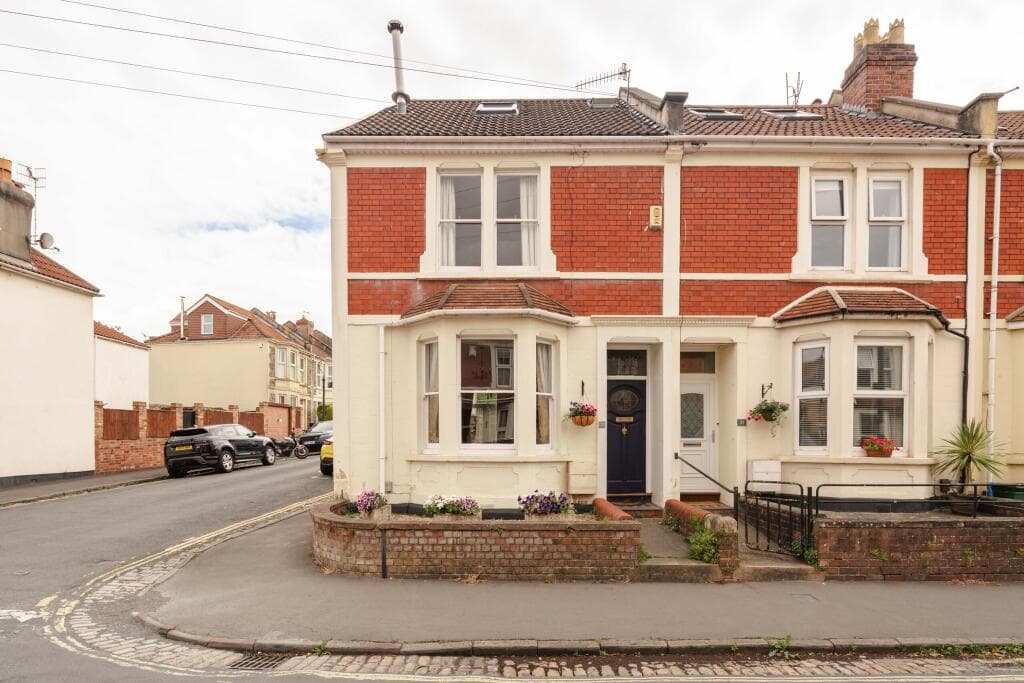 3 bedroom end of terrace house for sale in Stoke Lane, Westbury-on-Trym, Bristol, BS9