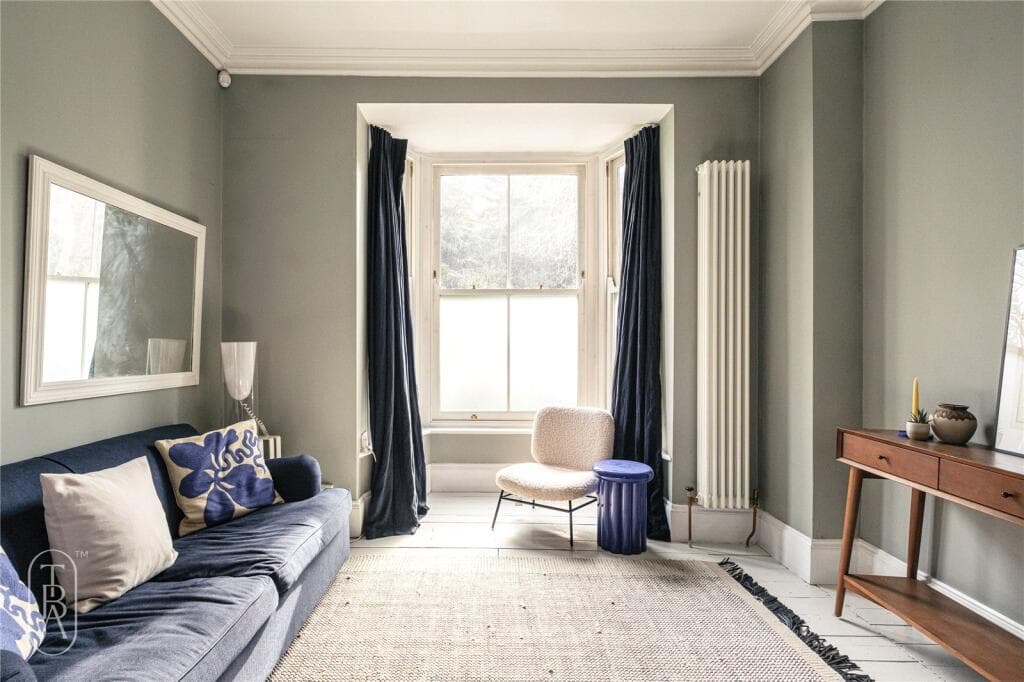 3 bedroom terraced house for sale in Victoria Park Road, London, E9