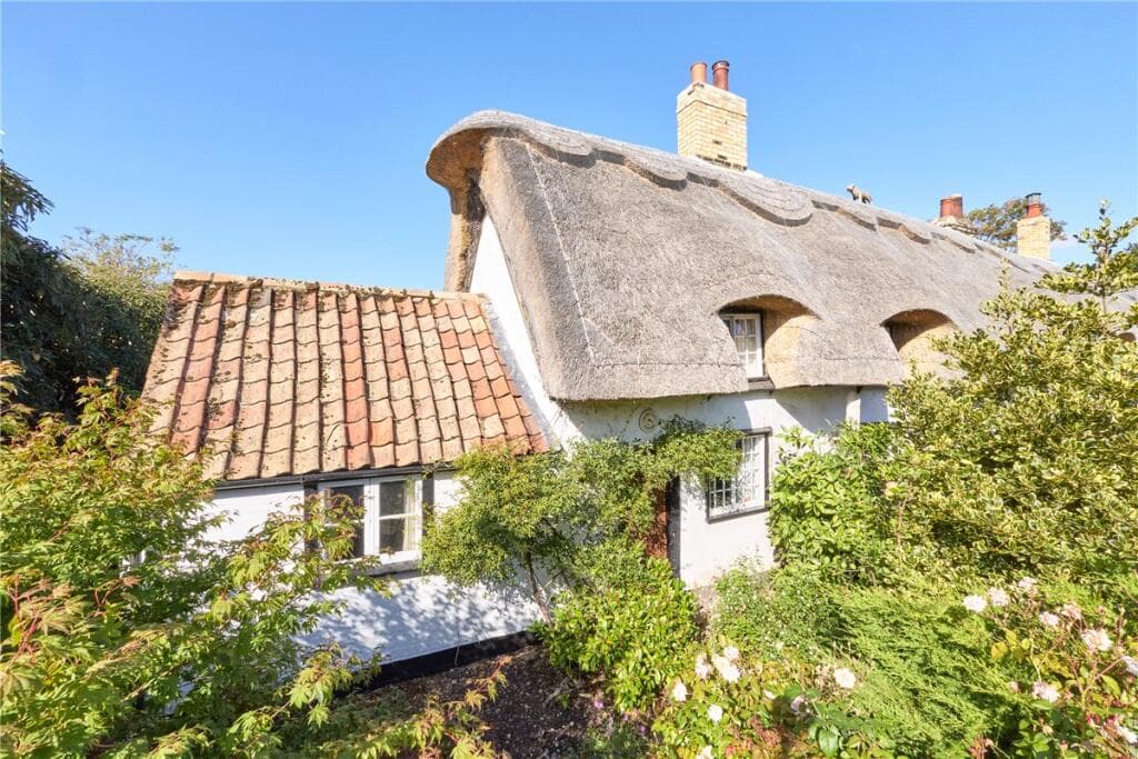 2 bedroom end of terrace house for sale in Station Road, Histon, Cambridge, CB24