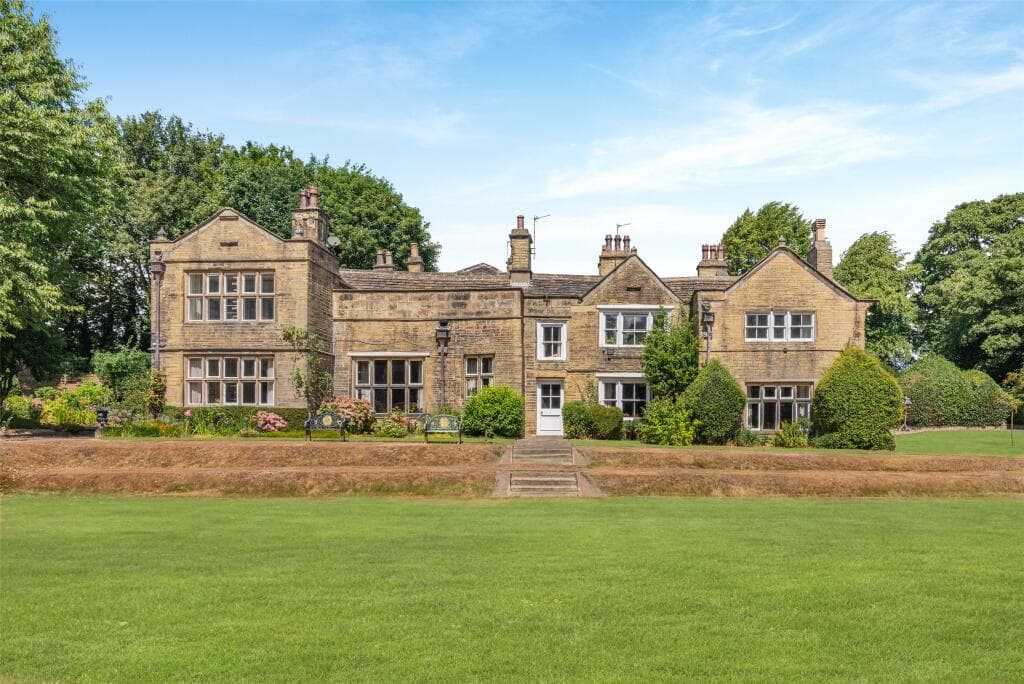 8 bedroom detached house for sale in Halifax Road, Calderdale, West Yorkshire, HD6