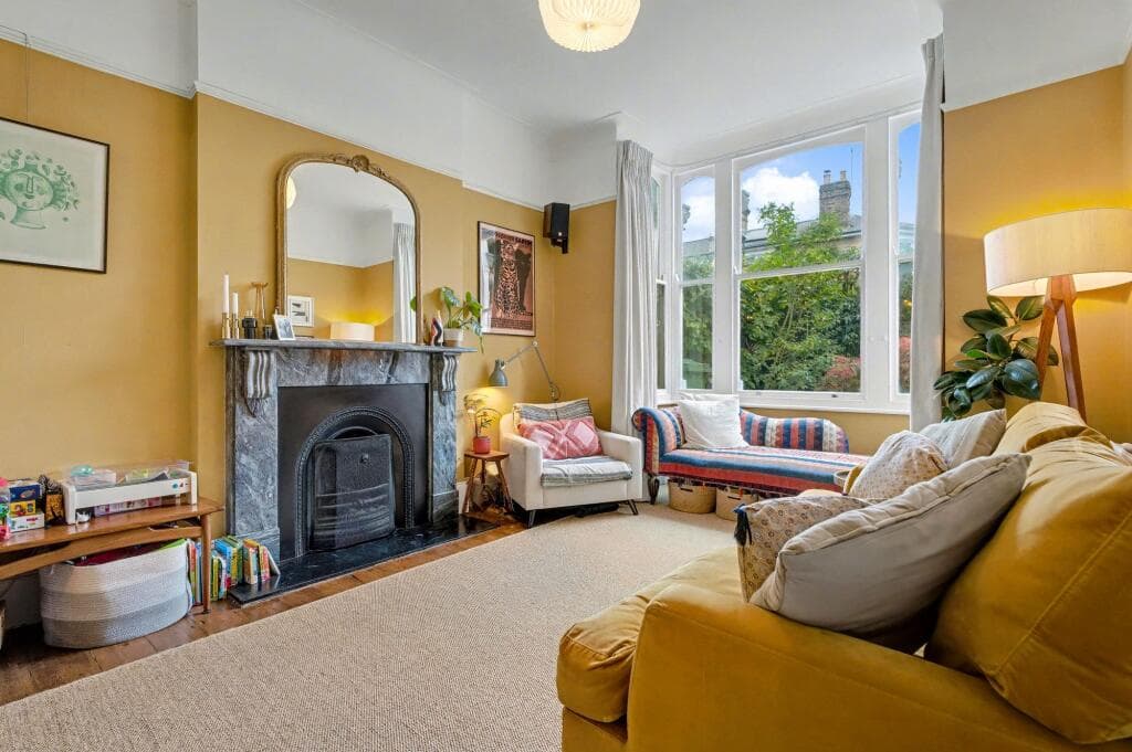 4 bedroom terraced house for sale in Plimsoll Road, London, N4
