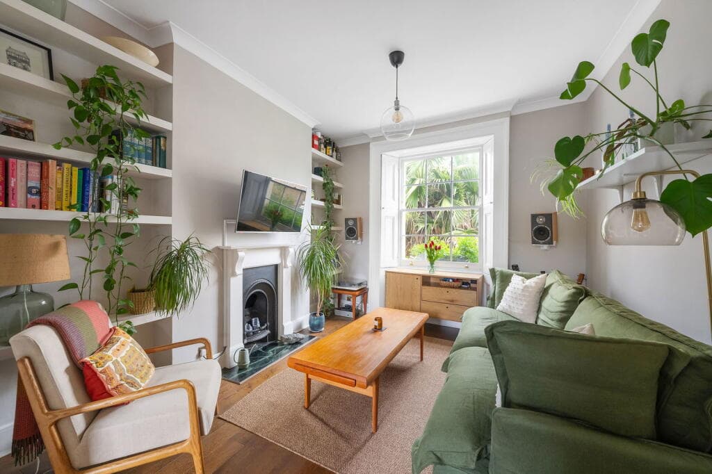 3 bedroom maisonette for sale in Minet Road, London, SW9