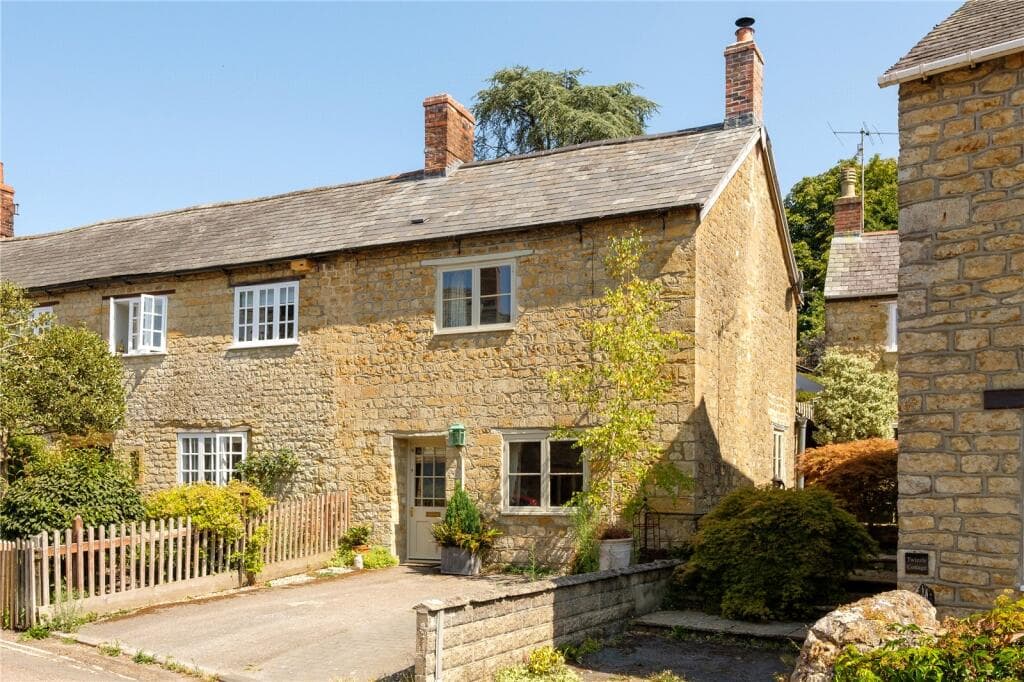 2 bedroom end of terrace house for sale in St. Mary Well Street, Beaminster, Dorset, DT8