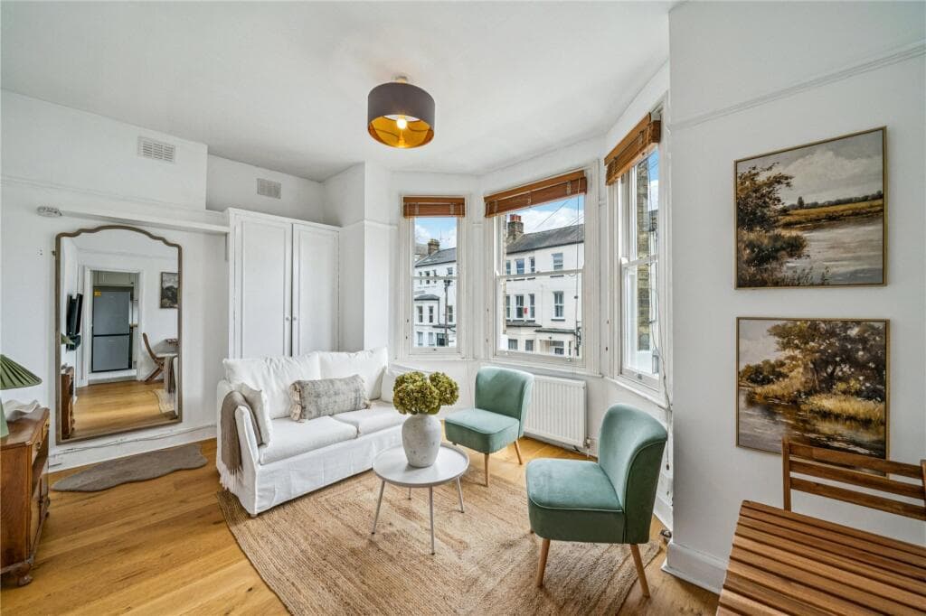 2 bedroom apartment for sale in Alderbrook Road, SW12