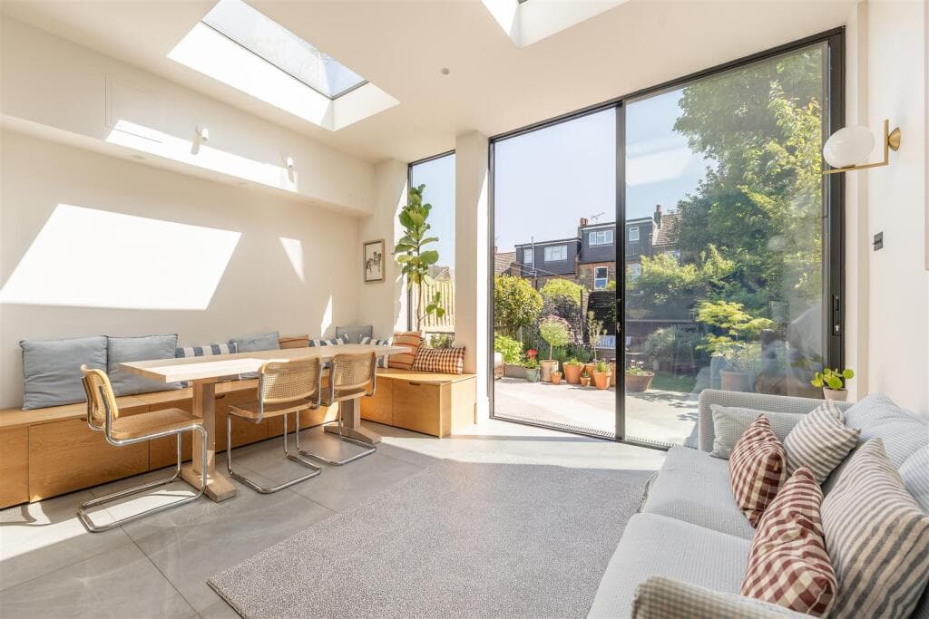 4 bedroom terraced house for sale in Howard Road, Walthamstow, E17