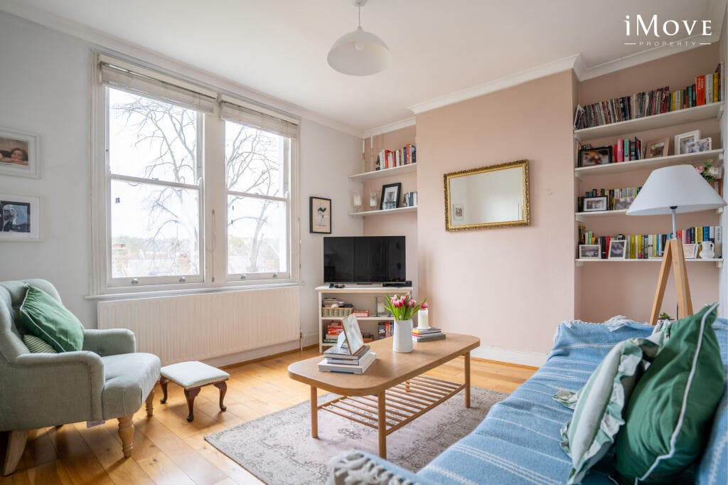 2 bedroom flat for sale in Whiteley Road, London, SE19
