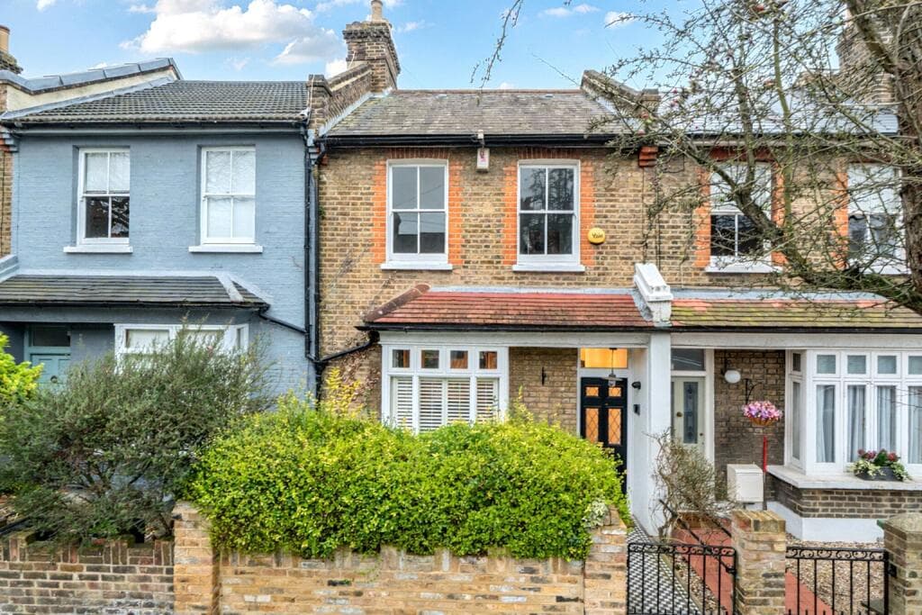 2 bedroom terraced house for sale in Furzefield Road, London, SE3