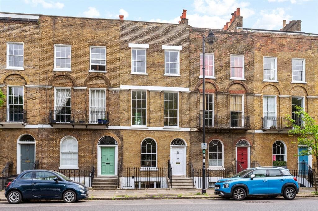 3 bedroom terraced house for sale in Barnsbury Road, Islington, London, N1