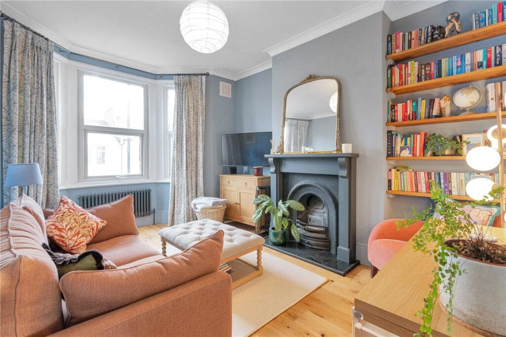2 bedroom apartment for sale in Ivydale Road, Nunhead, London, SE15