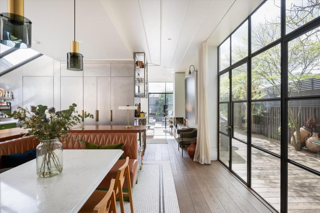 7 bedroom end of terrace house for sale in Harvist Road, London NW6