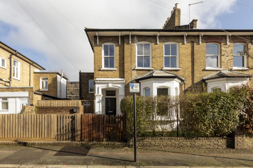 3 bedroom apartment for sale in Bedford Road, South Tottenahm, London, N15