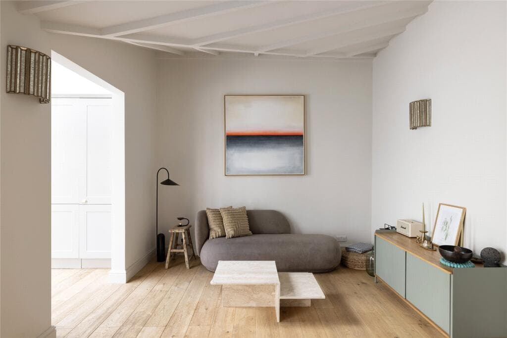 2 bedroom apartment for sale in Ladbroke Grove, London, W11